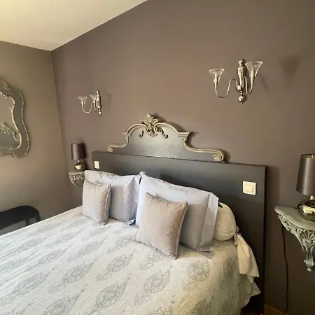 Pelletier Du Claux Апартаменти *